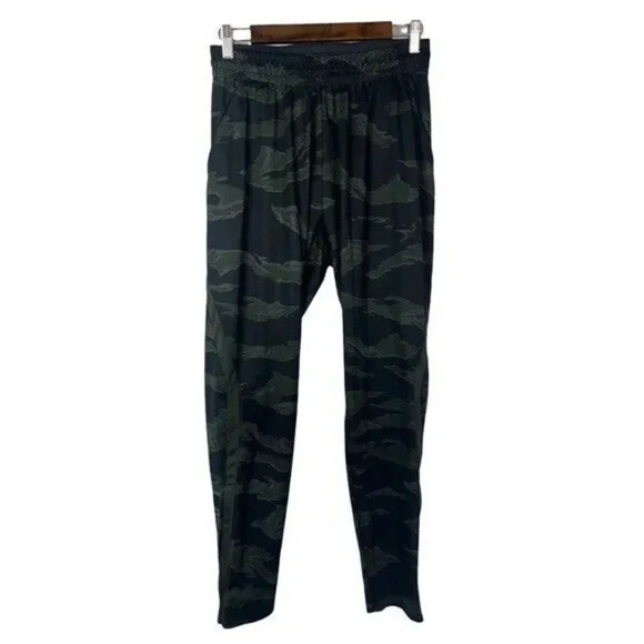Nike Jordan Black & Green Stretched Camo Knit Straight Leg Athletic Pants M - Picture 1 of 4